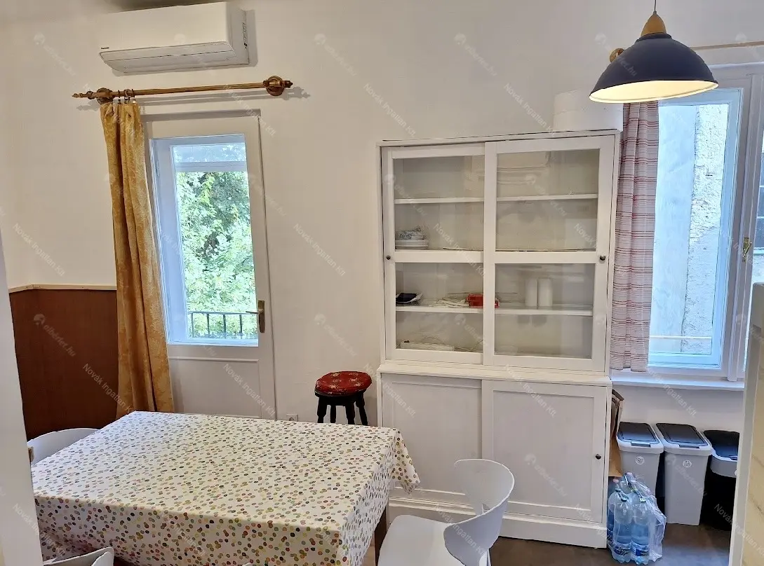 Kiadó albérlet 330000 Ft/hó áron: Budapest, I. kerület  Attila út. Mérete: 83 nm, 2 szobás | Alberlet.hu - 6661292