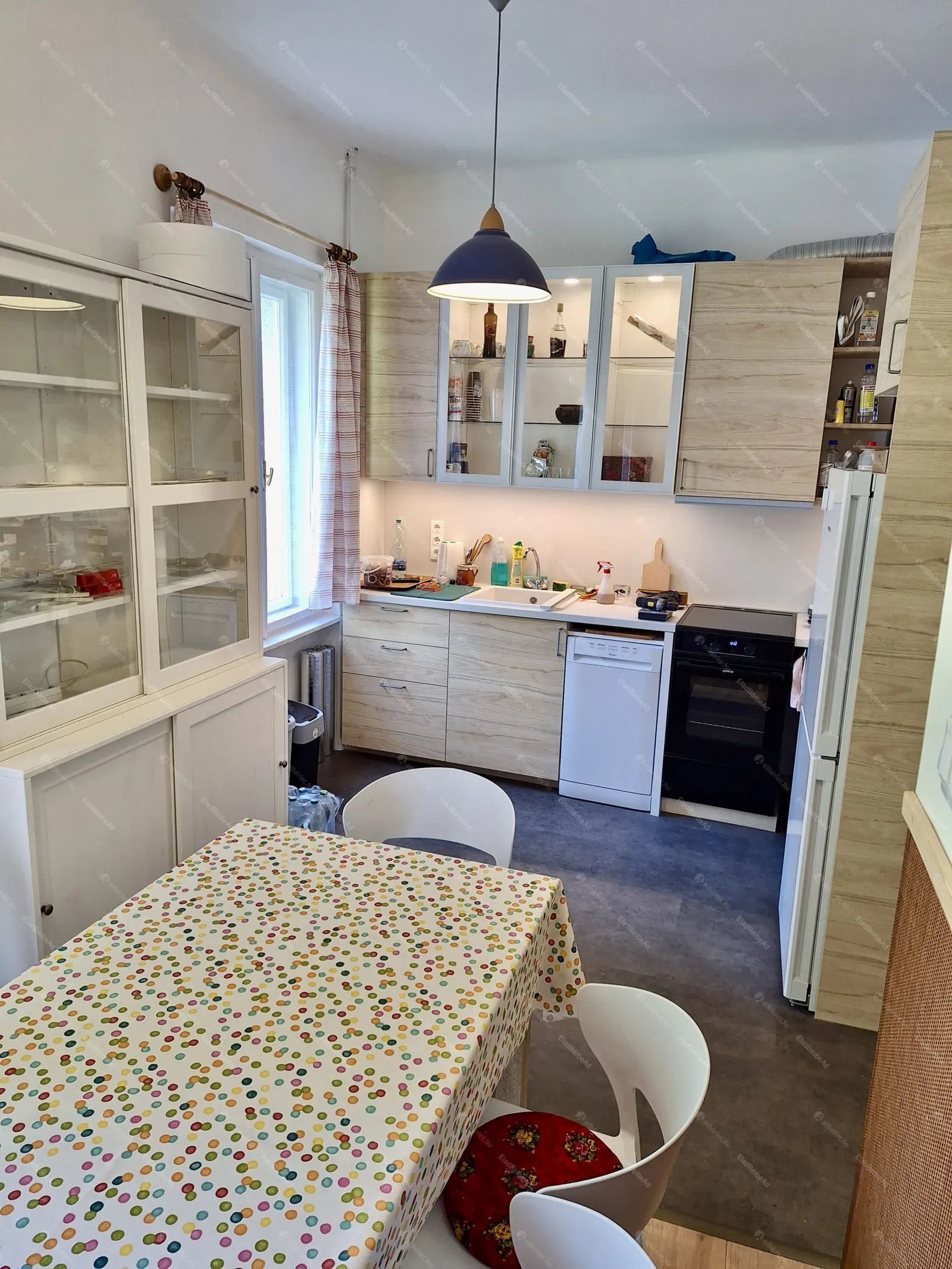 Kiadó albérlet 328000 Ft/hó áron: Budapest, I. kerület  Attila út. Mérete: 83 nm, 2 szobás | Alberlet.hu - 6668653