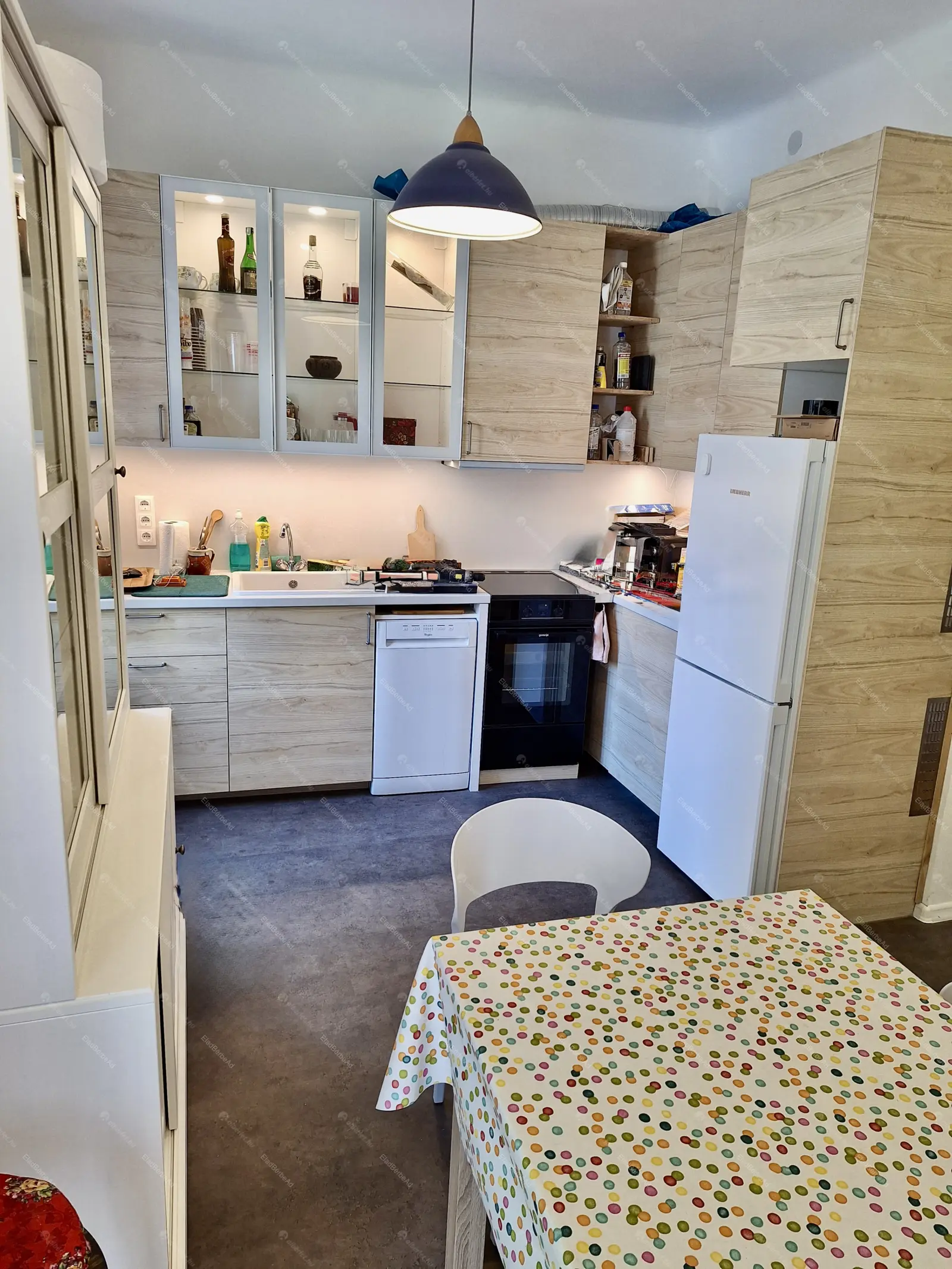 Kiadó albérlet 328000 Ft/hó áron: Budapest, I. kerület  Attila út. Mérete: 83 nm, 2 szobás | Alberlet.hu - 6668654