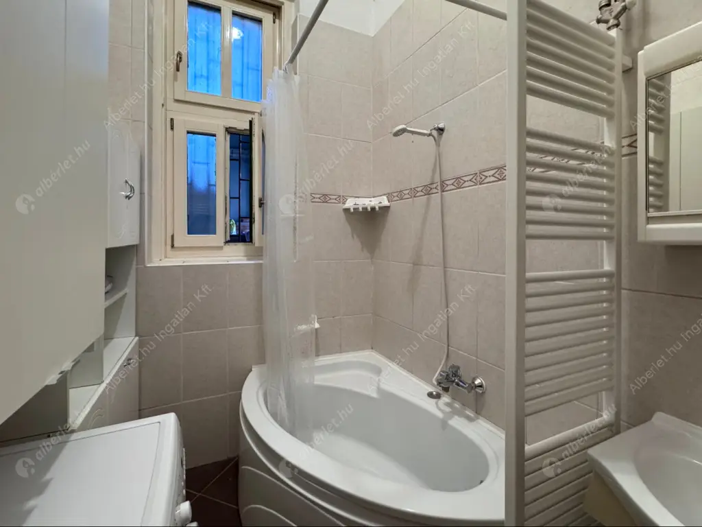 Kiadó albérlet 299000 Ft/hó áron: Budapest, I. kerület  Batthyány utca. Mérete: 73 nm, 3 szobás | Alberlet.hu - 6594013