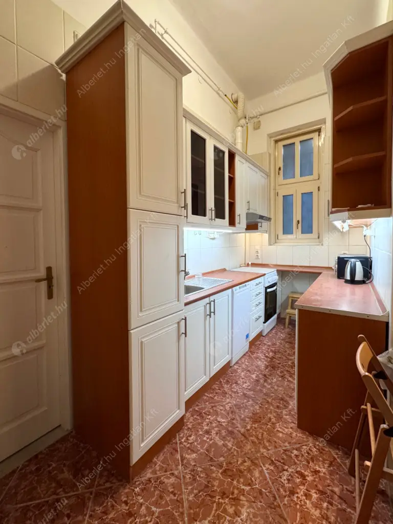 Kiadó albérlet 299000 Ft/hó áron: Budapest, I. kerület  Batthyány utca. Mérete: 73 nm, 3 szobás | Alberlet.hu - 6594018