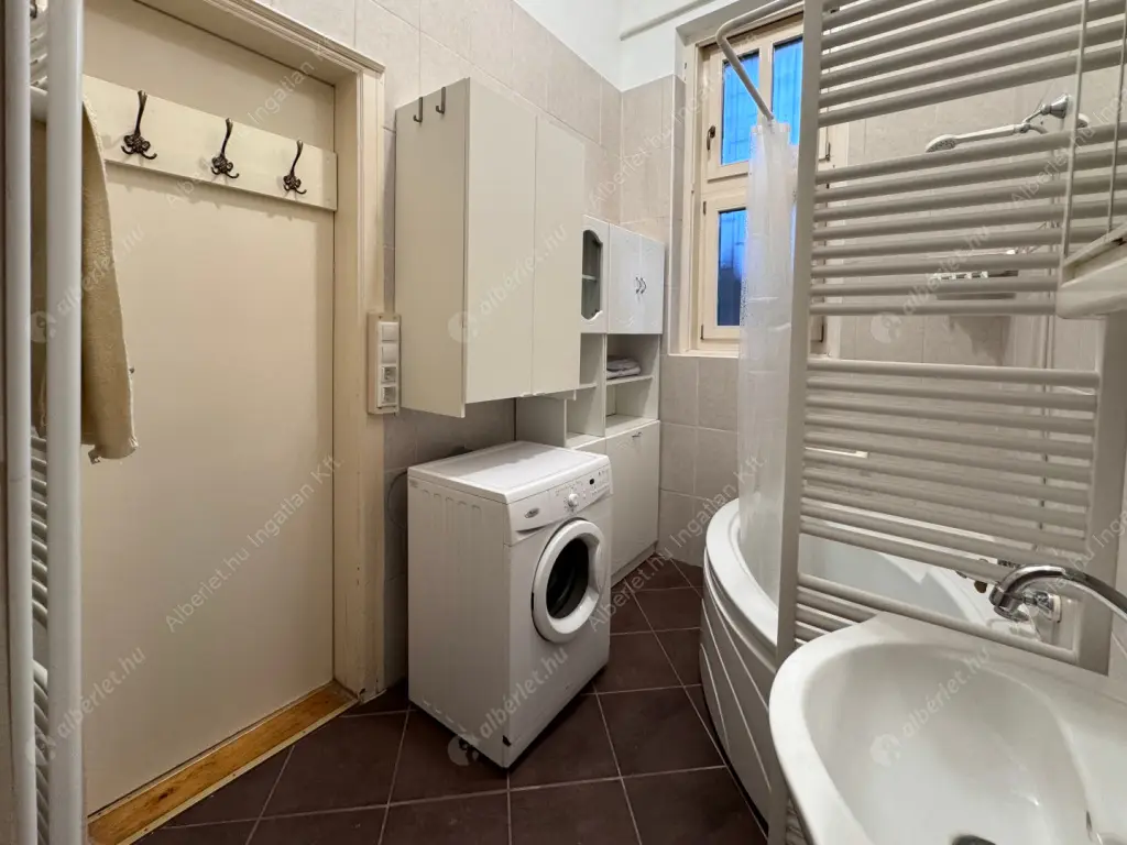 Kiadó albérlet 299000 Ft/hó áron: Budapest, I. kerület  Batthyány utca. Mérete: 73 nm, 3 szobás | Alberlet.hu - 6610325