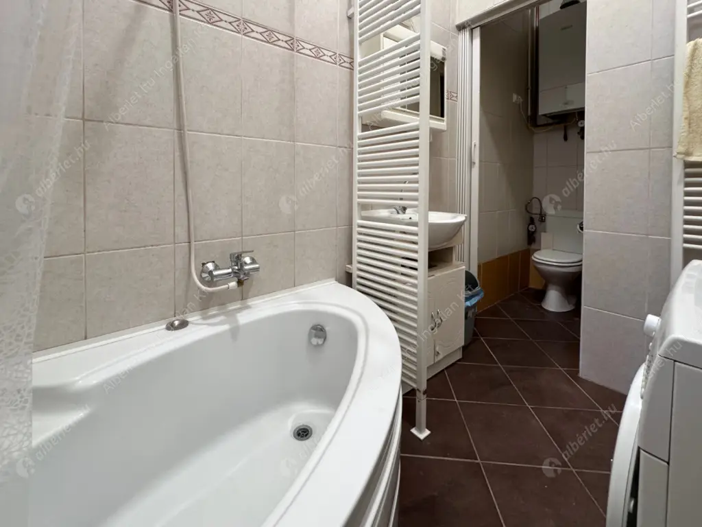 Kiadó albérlet 299000 Ft/hó áron: Budapest, I. kerület  Batthyány utca. Mérete: 73 nm, 3 szobás | Alberlet.hu - 6610326