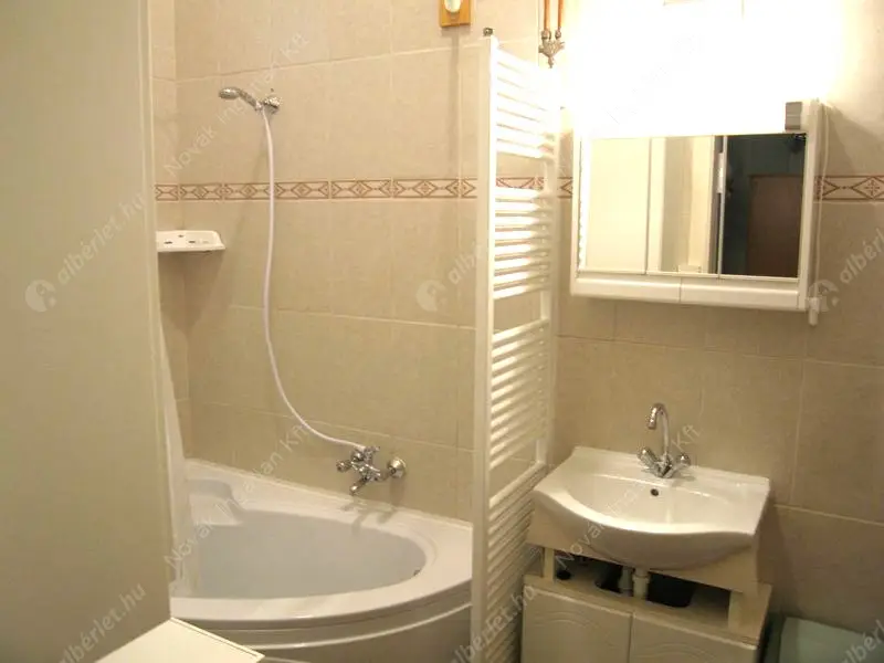 Kiadó albérlet 310000 Ft/hó áron: Budapest, I. kerület  Batthyány utca. Mérete: 73 nm, 1 szobás | Alberlet.hu - 6609641