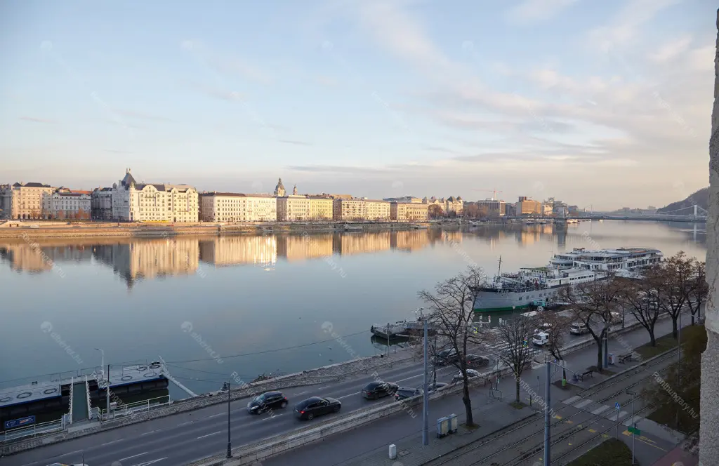 Kiadó albérlet 215000 Ft/hó áron: Budapest, I. kerület  Bem  rakpart . Mérete: 31 nm, 1 szobás | Alberlet.hu - 6661354