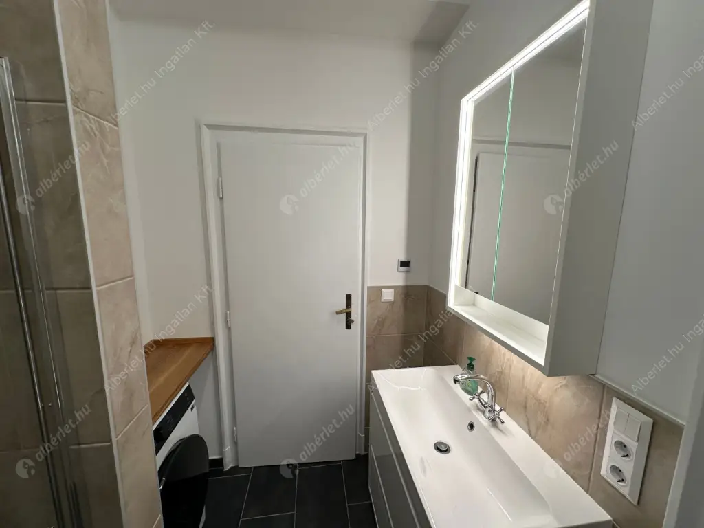 Kiadó albérlet 880000 Ft/hó áron: Budapest, I. kerület  Bem rakpart. Mérete: 125 nm, 4 szobás | Alberlet.hu - 6633455