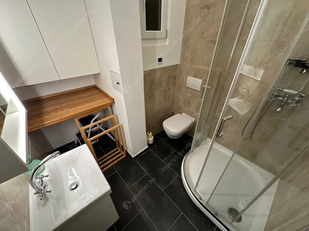 Kiadó albérlet 880000 Ft/hó áron: Budapest, I. kerület  Bem rakpart. Mérete: 125 nm, 4 szobás | Alberlet.hu - 6633463