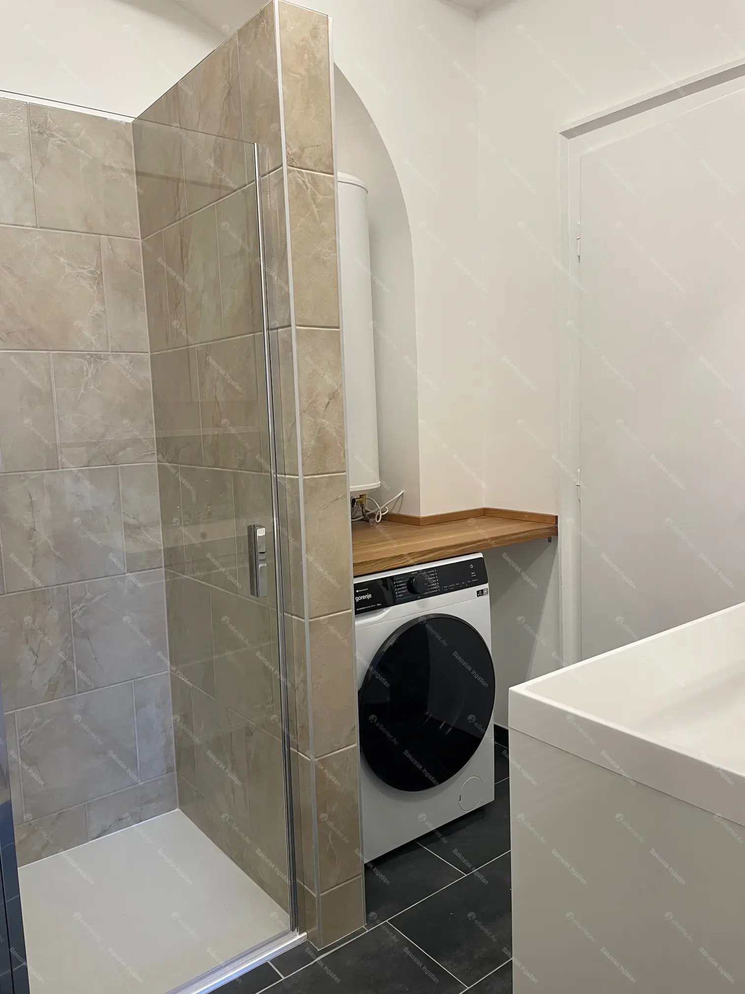 Kiadó albérlet 849000 Ft/hó áron: Budapest, I. kerület  Bem rakpart. Mérete: 125 nm, 5 szobás | Alberlet.hu - 6675345