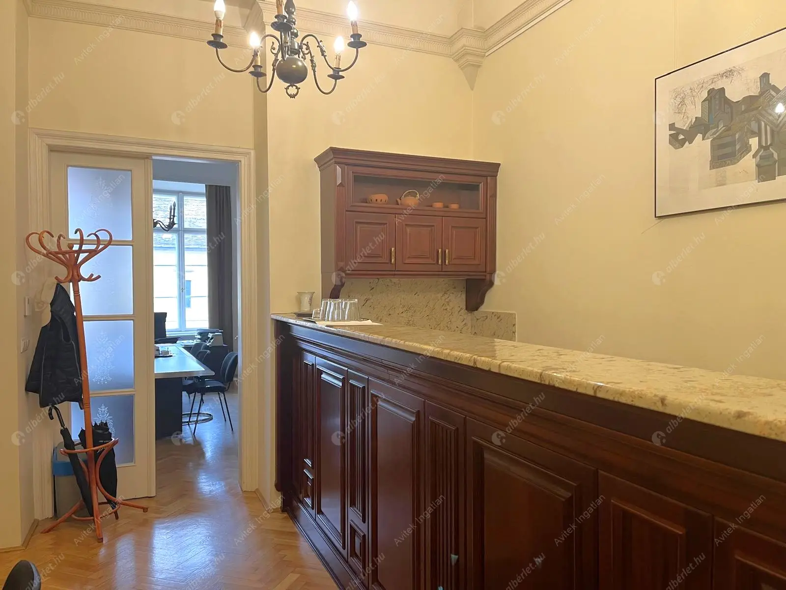 Kiadó albérlet 572000 Ft/hó áron: Budapest, I. kerület  Dísz tér. Mérete: 80 nm, 2 szobás | Alberlet.hu - 6638645