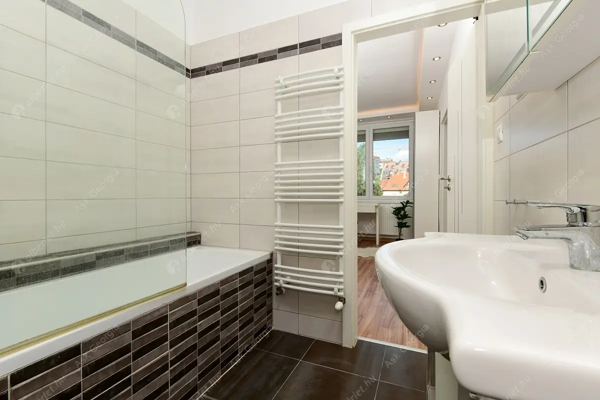 Kiadó albérlet 370000 Ft/hó áron: Budapest, I. kerület  Donáti utca. Mérete: 67 nm, 3 szobás | Alberlet.hu - 6301697