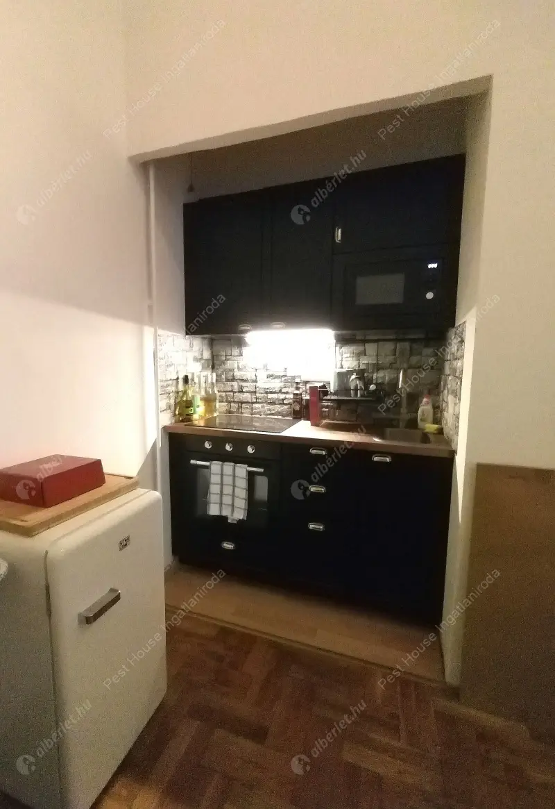 Kiadó albérlet 245000 Ft/hó áron: Budapest, I. kerület  Fő utca. Mérete: 35 nm, 1 szobás | Alberlet.hu - 6546024