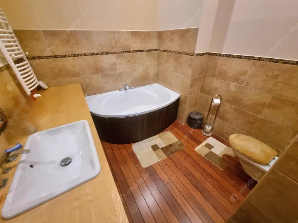 Kiadó albérlet 590000 Ft/hó áron: Budapest, I. kerület  Fő utca. Mérete: 96 nm, 3 szobás | Alberlet.hu - 6619717