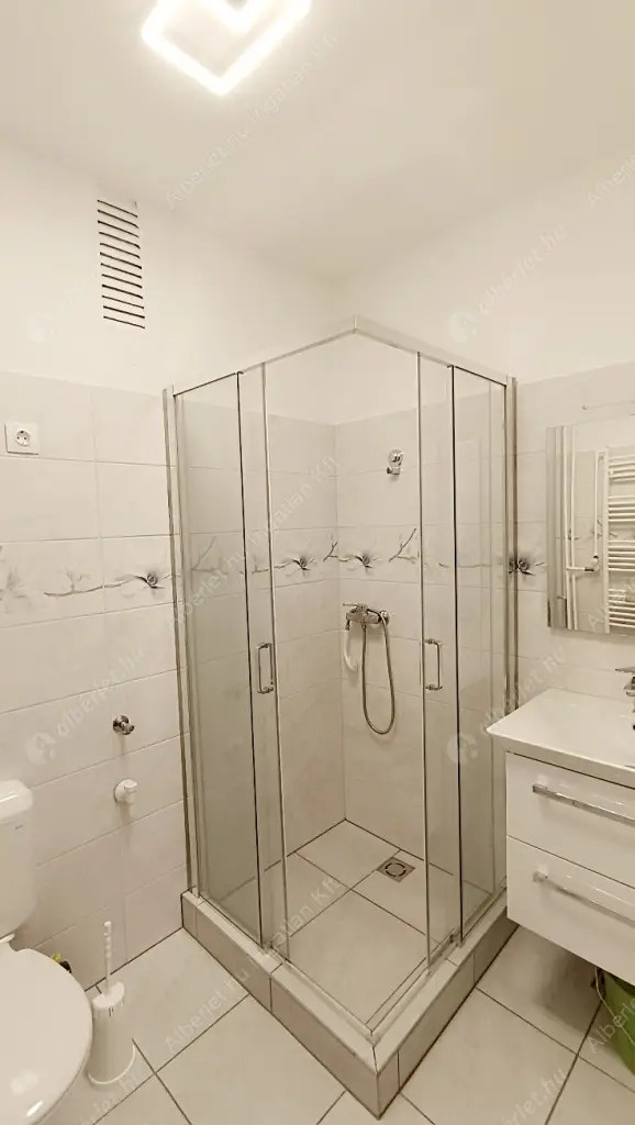 Kiadó albérlet 280000 Ft/hó áron: Budapest, I. kerület  Hunyadi János út. Mérete: 45 nm, 1 szobás | Alberlet.hu - 6606300