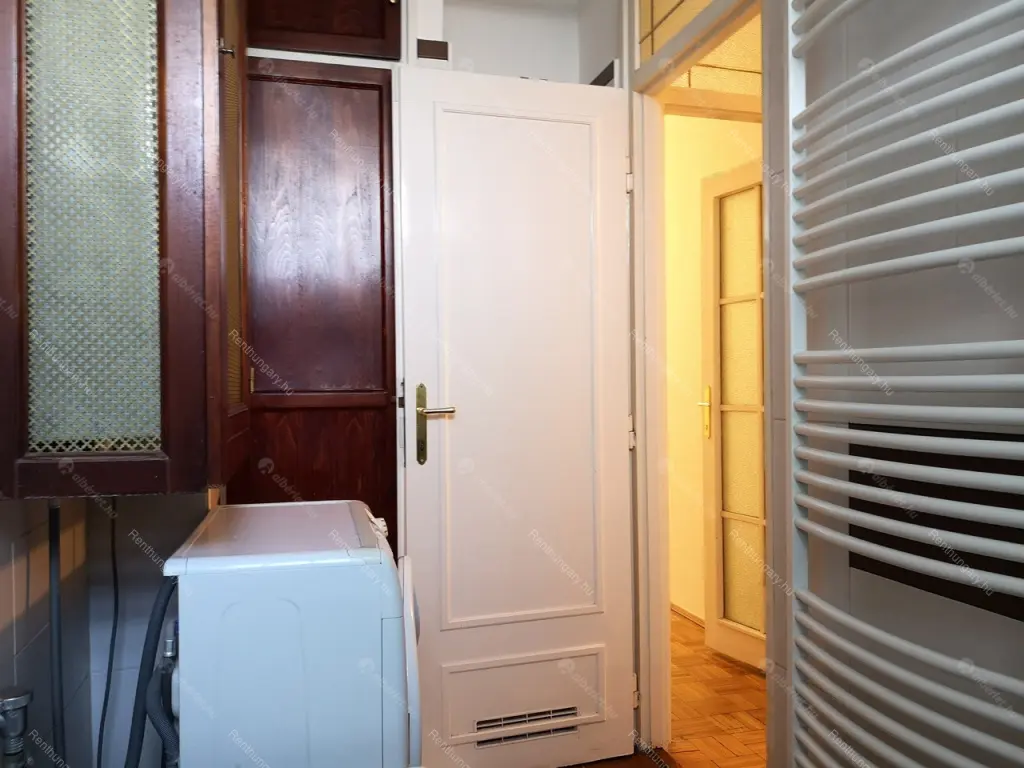 Kiadó albérlet 290000 Ft/hó áron: Budapest, I. kerület  Hunyadi János út. Mérete: 67 nm, 2 szobás | Alberlet.hu - 6708077