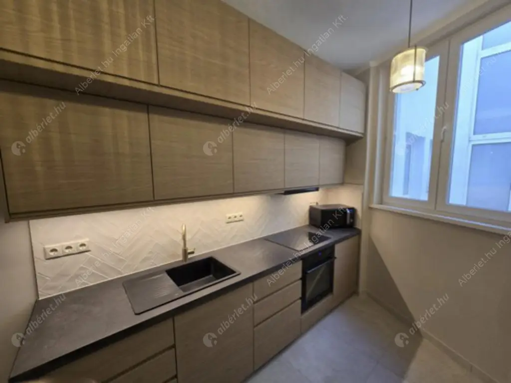 Kiadó albérlet 370000 Ft/hó áron: Budapest, I. kerület  Hunyadi János út. Mérete: 72 nm, 2 szobás | Alberlet.hu - 6578708