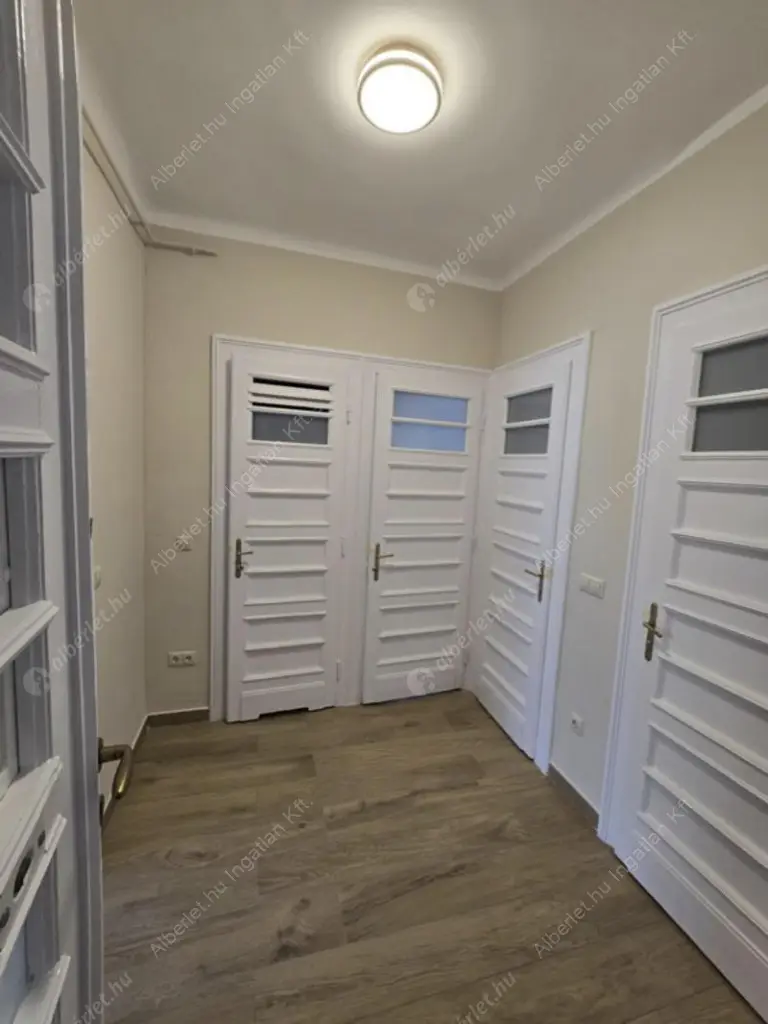 Kiadó albérlet 370000 Ft/hó áron: Budapest, I. kerület  Hunyadi János út. Mérete: 72 nm, 2 szobás | Alberlet.hu - 6578711