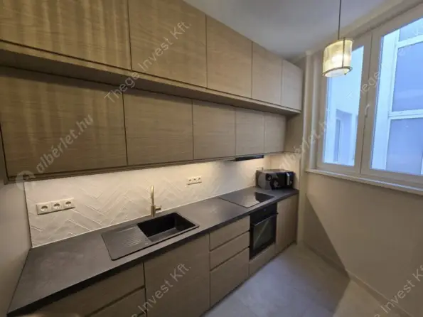 Kiadó albérlet 340000 Ft/hó áron: Budapest, I. kerület  Hunyadi János út. Mérete: 72 nm, 2 szobás | Alberlet.hu - 6611324