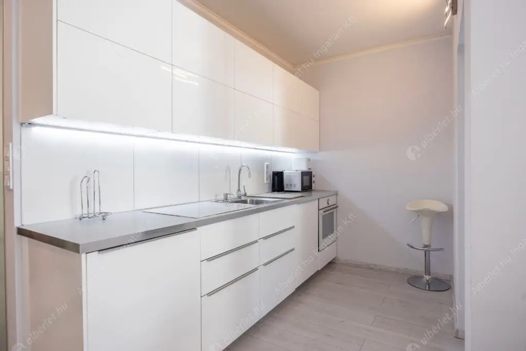 Kiadó albérlet 345000 Ft/hó áron: Budapest, I. kerület  Naphegy utca. Mérete: 55 nm, 1 szobás | Alberlet.hu - 6594132