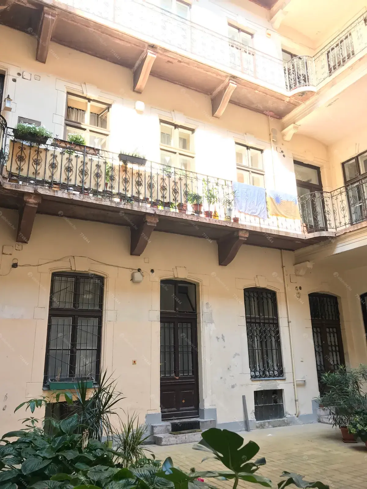 Kiadó albérlet 245000 Ft/hó áron: Budapest, I. kerület  Országház utca. Mérete: 30 nm, 1 szobás | Alberlet.hu - 6656815