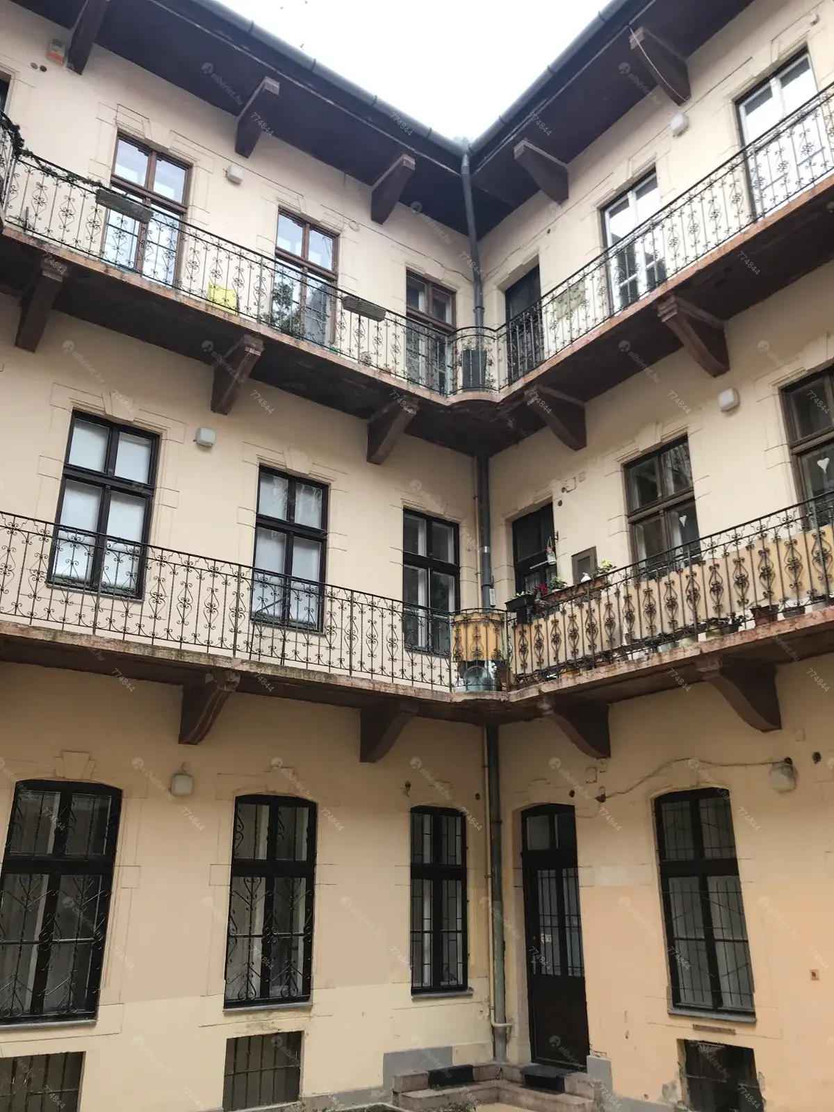 Kiadó albérlet 245000 Ft/hó áron: Budapest, I. kerület  Országház utca. Mérete: 30 nm, 1 szobás | Alberlet.hu - 6656832