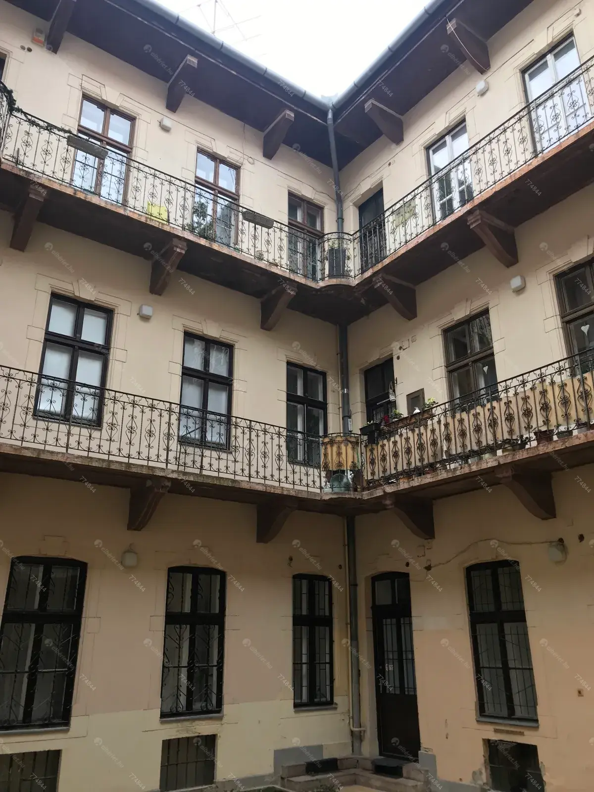 Kiadó albérlet 245000 Ft/hó áron: Budapest, I. kerület  Országház utca. Mérete: 30 nm, 1 szobás | Alberlet.hu - 6656833