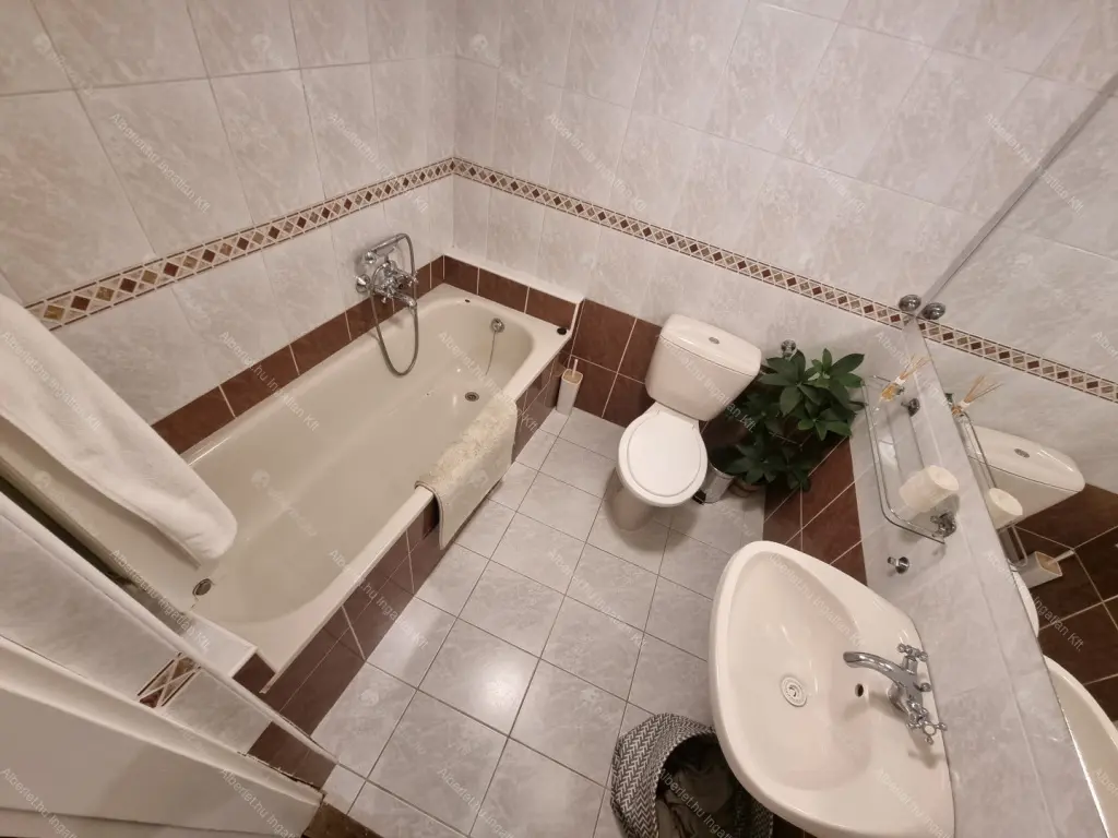 Kiadó albérlet 235000 Ft/hó áron: Budapest, I. kerület  Országház utca. Mérete: 30 nm, 1 szobás | Alberlet.hu - 6681061