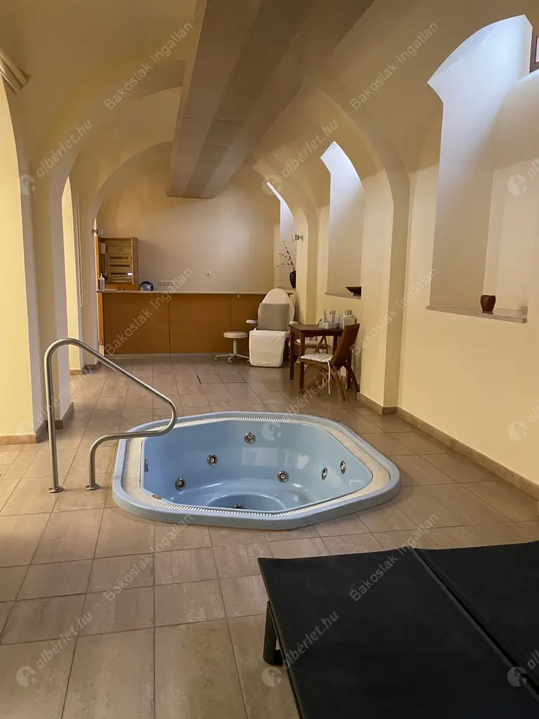 Kiadó albérlet 539000 Ft/hó áron: Budapest, I. kerület  Országház utca. Mérete: 63 nm, 2 szobás | Alberlet.hu - 5508923