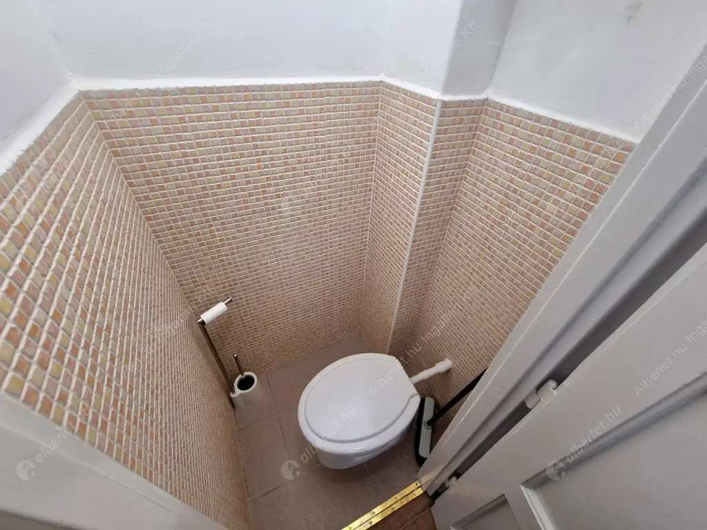 Kiadó albérlet 219000 Ft/hó áron: Budapest, I. kerület  Széna tér. Mérete: 45 nm, 1 szobás | Alberlet.hu - 6619848