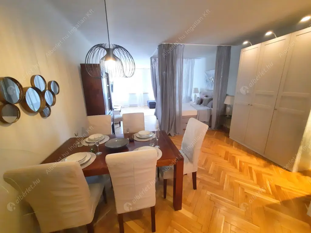 Kiadó albérlet 534000 Ft/hó áron: Budapest, I. kerület  Szentháromság tér. Mérete: 51 nm, 1 szobás | Alberlet.hu - 6518757