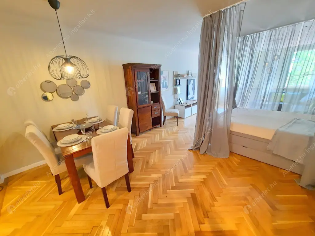 Kiadó albérlet 534000 Ft/hó áron: Budapest, I. kerület  Szentháromság tér. Mérete: 51 nm, 1 szobás | Alberlet.hu - 6518758