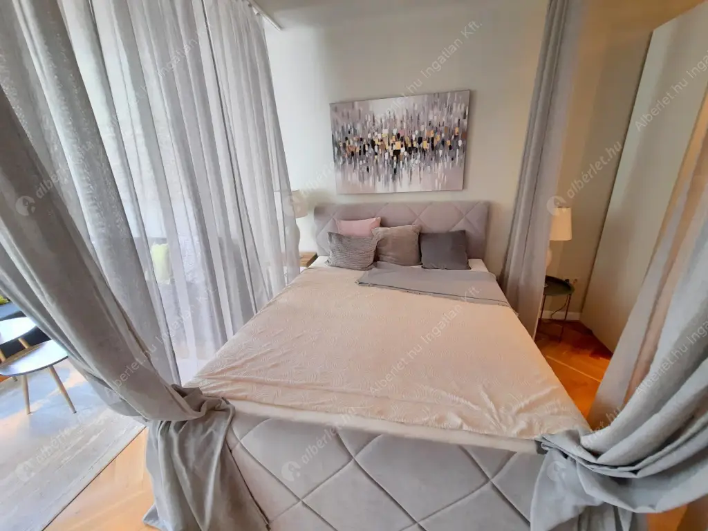 Kiadó albérlet 534000 Ft/hó áron: Budapest, I. kerület  Szentháromság tér. Mérete: 51 nm, 1 szobás | Alberlet.hu - 6518759