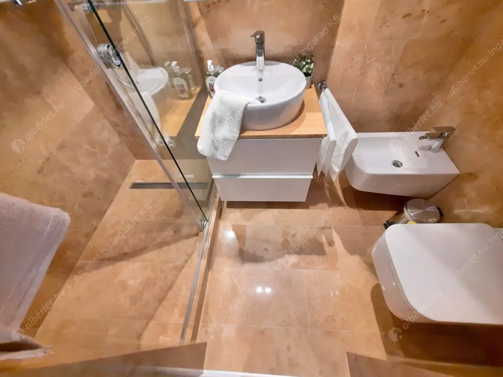 Kiadó albérlet 534000 Ft/hó áron: Budapest, I. kerület  Szentháromság tér. Mérete: 51 nm, 1 szobás | Alberlet.hu - 6518760