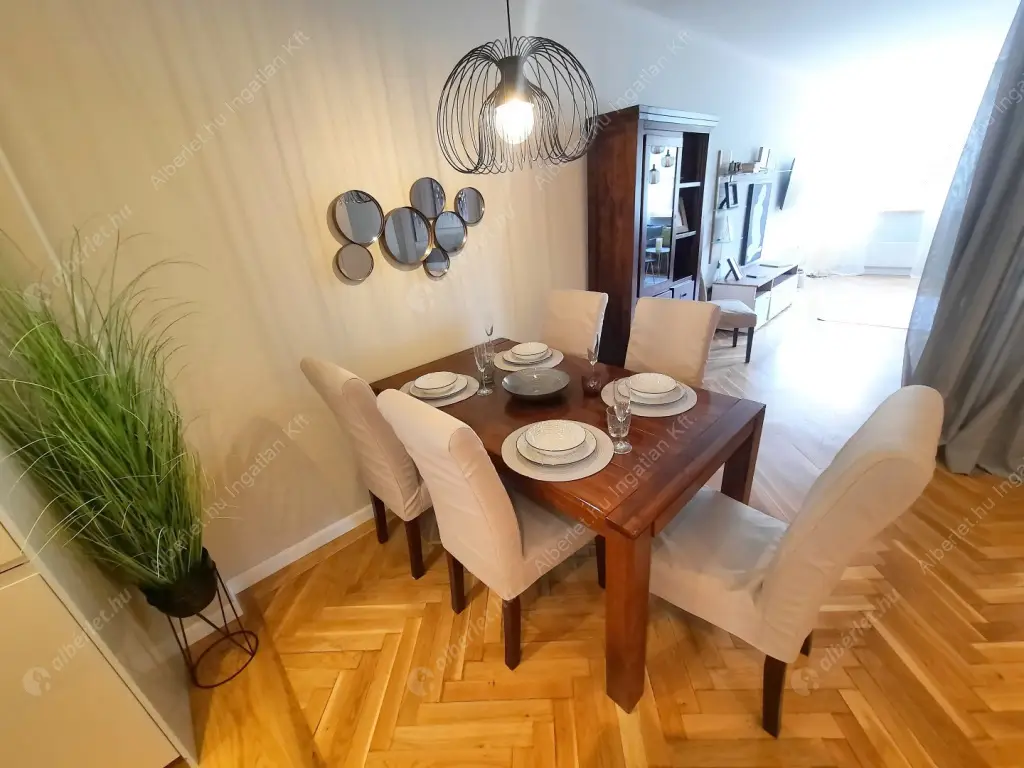 Kiadó albérlet 527000 Ft/hó áron: Budapest, I. kerület  Szentháromság tér. Mérete: 51 nm, 1 szobás | Alberlet.hu - 6625324