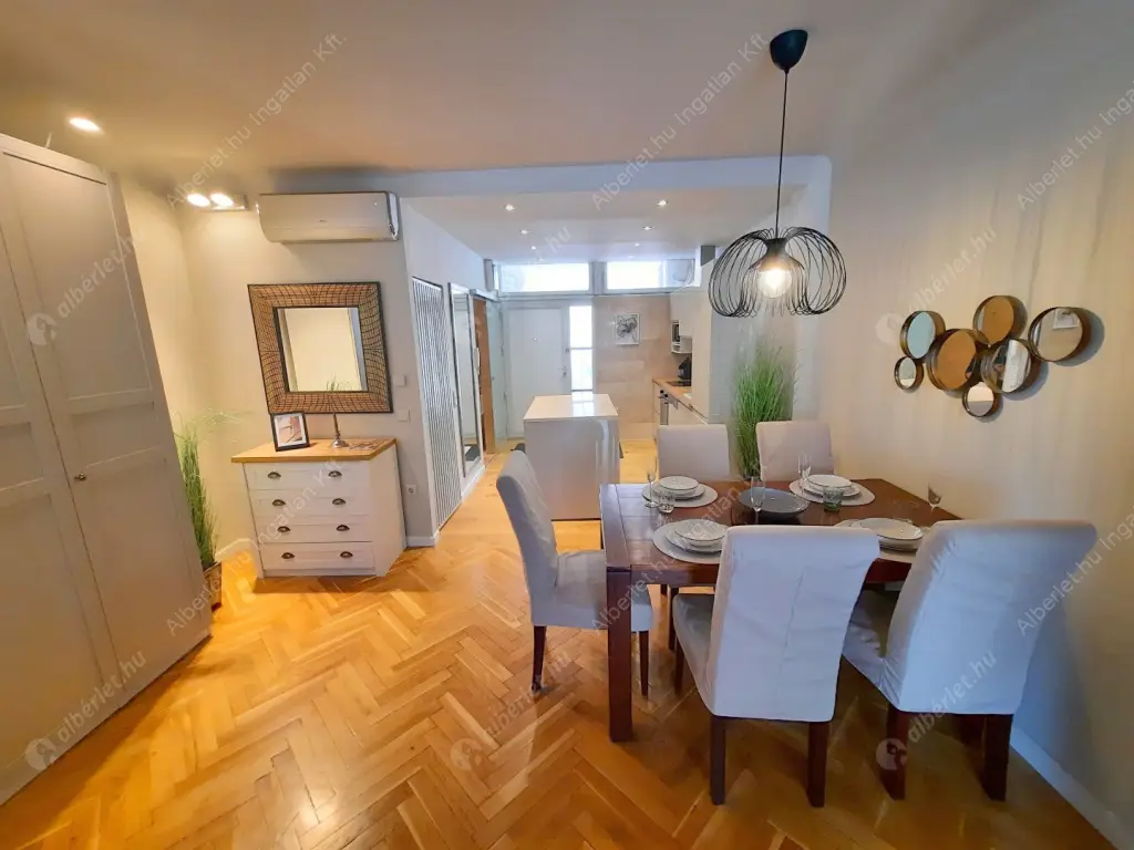 Kiadó albérlet 527000 Ft/hó áron: Budapest, I. kerület  Szentháromság tér. Mérete: 51 nm, 1 szobás | Alberlet.hu - 6625327