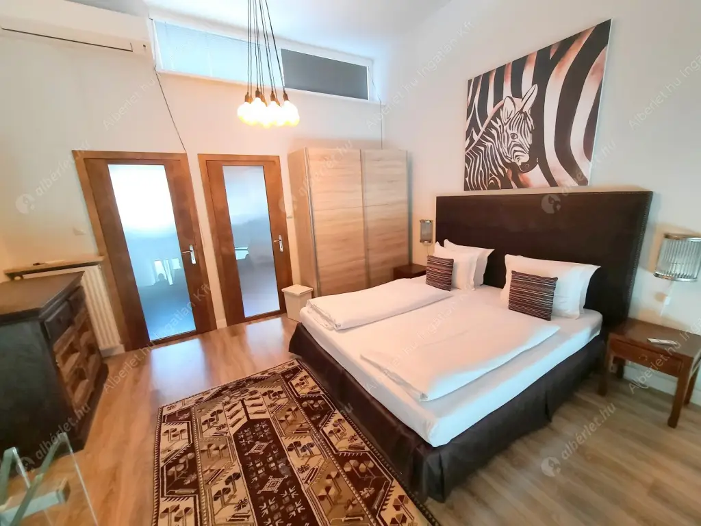 Kiadó albérlet 648000 Ft/hó áron: Budapest, I. kerület  Szentháromság tér. Mérete: 78 nm, 2 szobás | Alberlet.hu - 6518769