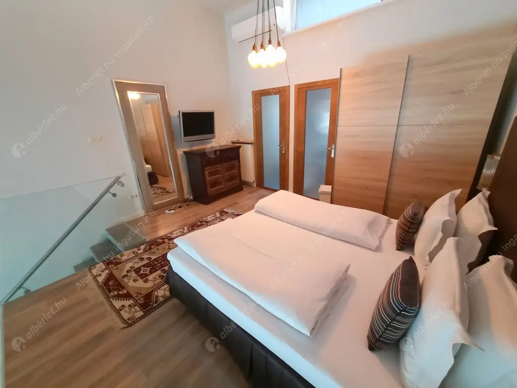 Kiadó albérlet 648000 Ft/hó áron: Budapest, I. kerület  Szentháromság tér. Mérete: 78 nm, 2 szobás | Alberlet.hu - 6518770