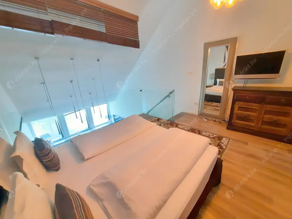 Kiadó albérlet 648000 Ft/hó áron: Budapest, I. kerület  Szentháromság tér. Mérete: 78 nm, 2 szobás | Alberlet.hu - 6518772