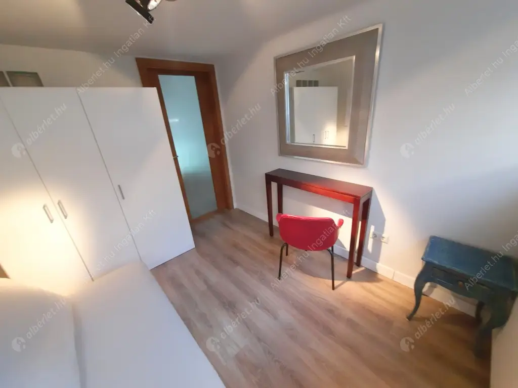 Kiadó albérlet 648000 Ft/hó áron: Budapest, I. kerület  Szentháromság tér. Mérete: 78 nm, 2 szobás | Alberlet.hu - 6518773