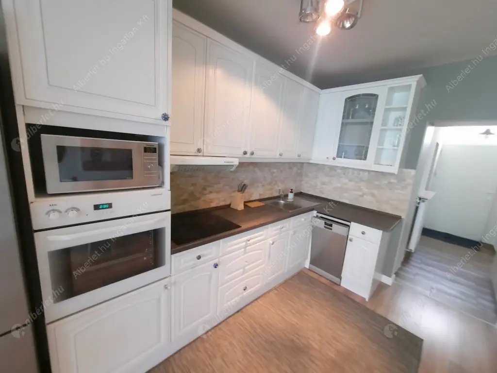 Kiadó albérlet 639000 Ft/hó áron: Budapest, I. kerület  Szentháromság tér. Mérete: 78 nm, 2 szobás | Alberlet.hu - 6625333