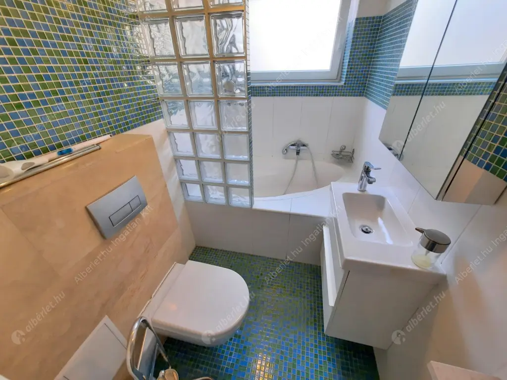 Kiadó albérlet 639000 Ft/hó áron: Budapest, I. kerület  Szentháromság tér. Mérete: 78 nm, 2 szobás | Alberlet.hu - 6625346