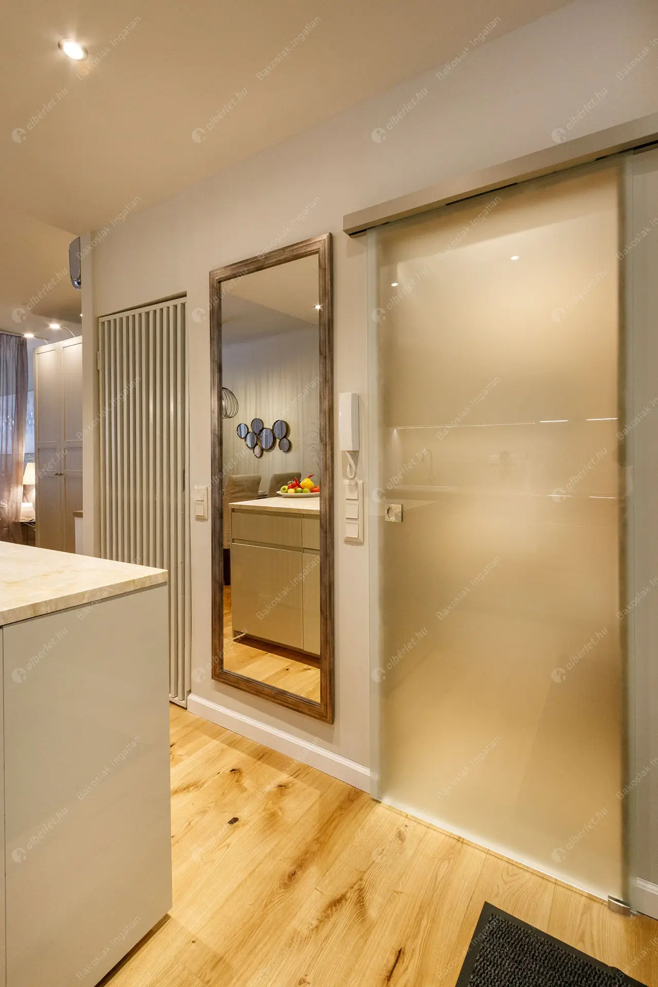 Kiadó albérlet 542000 Ft/hó áron: Budapest, I. kerület  Szentháromság utca. Mérete: 51 nm, 1 szobás | Alberlet.hu - 6337096