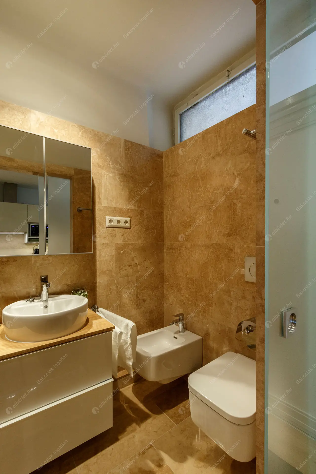 Kiadó albérlet 542000 Ft/hó áron: Budapest, I. kerület  Szentháromság utca. Mérete: 51 nm, 1 szobás | Alberlet.hu - 6337097