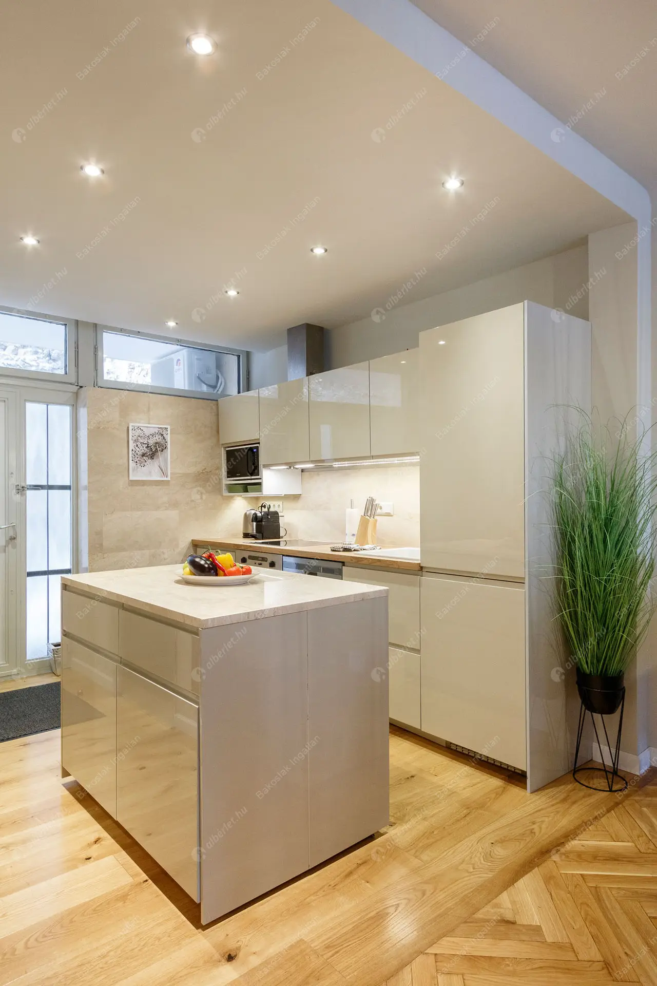 Kiadó albérlet 542000 Ft/hó áron: Budapest, I. kerület  Szentháromság utca. Mérete: 51 nm, 1 szobás | Alberlet.hu - 6337099