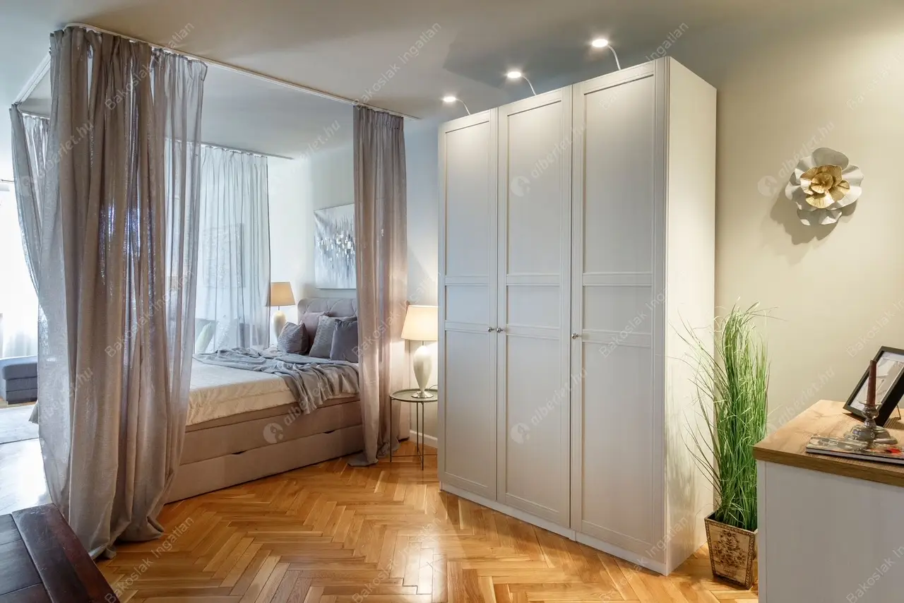 Kiadó albérlet 542000 Ft/hó áron: Budapest, I. kerület  Szentháromság utca. Mérete: 51 nm, 1 szobás | Alberlet.hu - 6337102