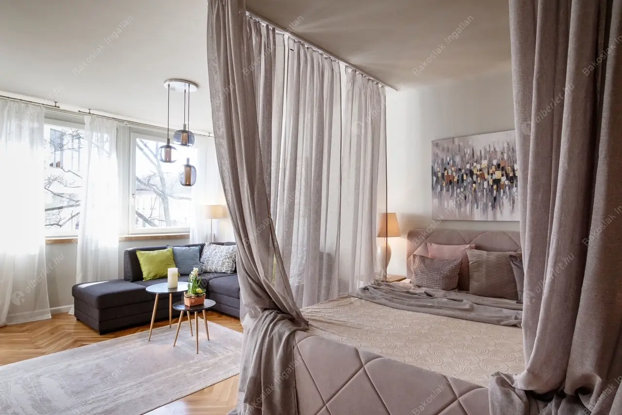 Kiadó albérlet 542000 Ft/hó áron: Budapest, I. kerület  Szentháromság utca. Mérete: 51 nm, 1 szobás | Alberlet.hu - 6337104