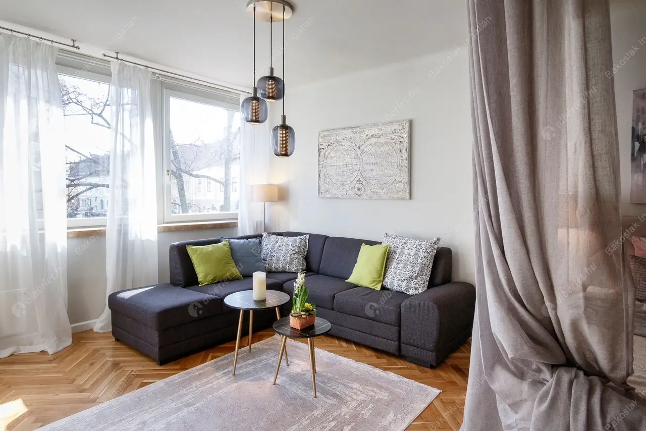 Kiadó albérlet 542000 Ft/hó áron: Budapest, I. kerület  Szentháromság utca. Mérete: 51 nm, 1 szobás | Alberlet.hu - 6337105