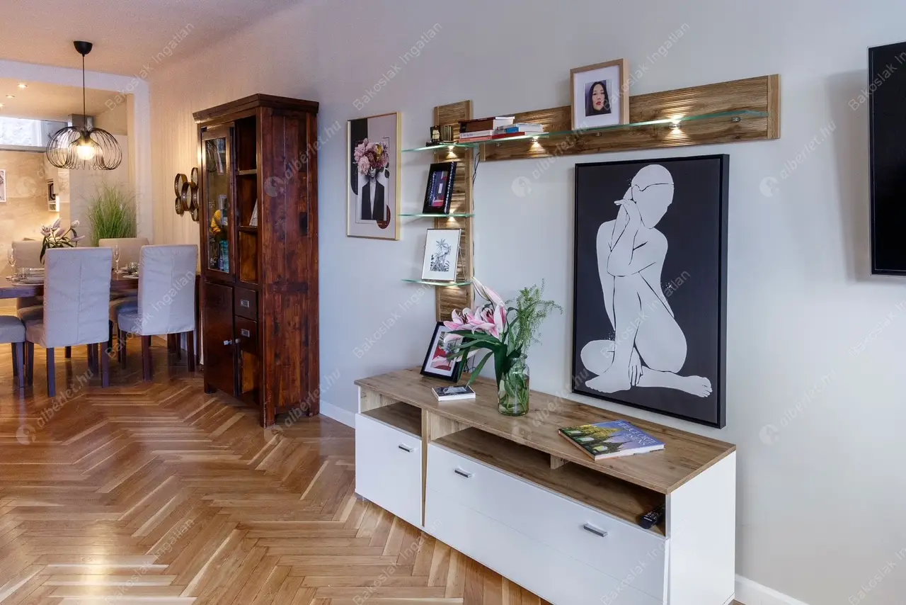 Kiadó albérlet 542000 Ft/hó áron: Budapest, I. kerület  Szentháromság utca. Mérete: 51 nm, 1 szobás | Alberlet.hu - 6337106