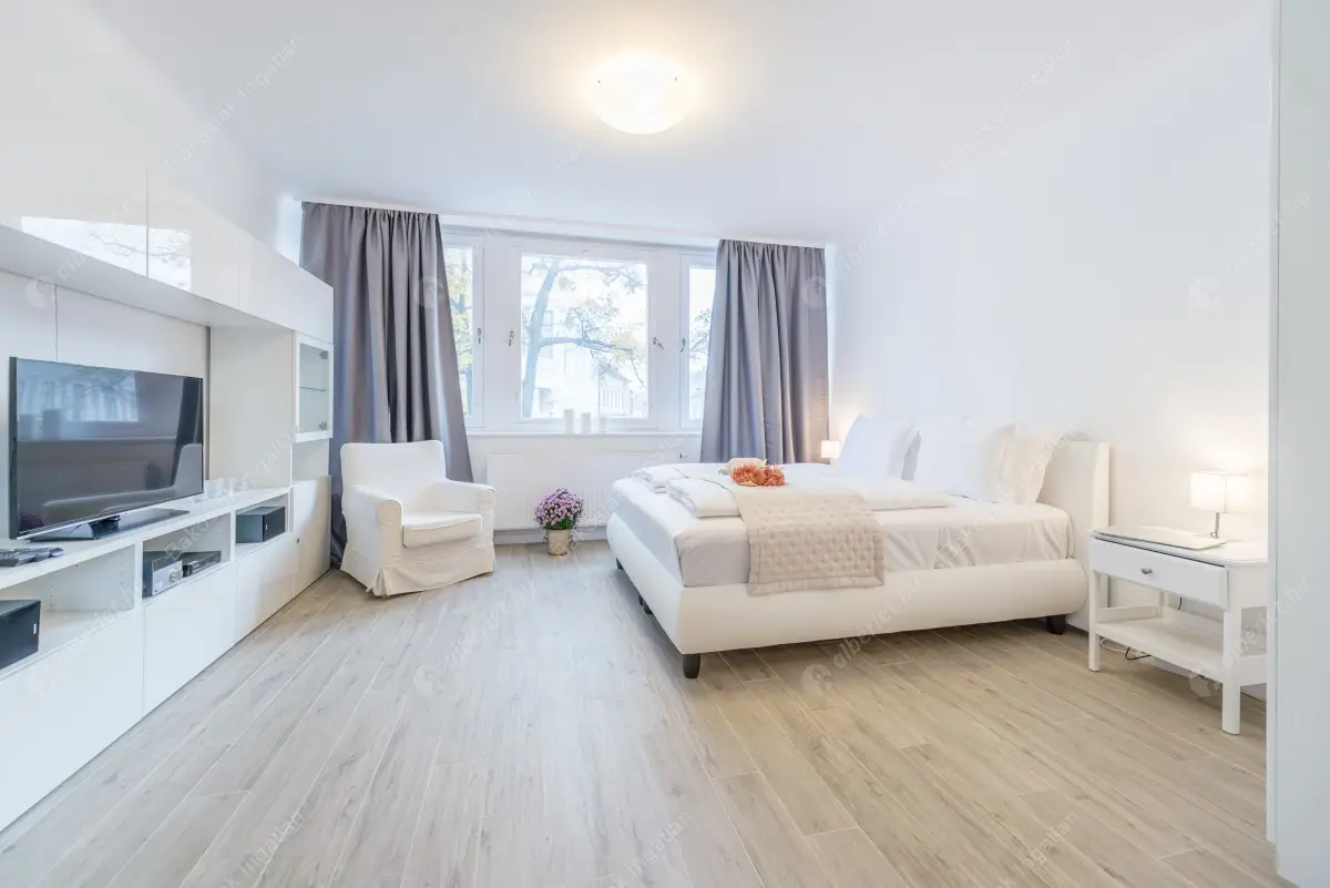 Kiadó albérlet 543000 Ft/hó áron: Budapest, I. kerület  Szentháromság utca. Mérete: 52 nm, 2 szobás | Alberlet.hu - 6337089