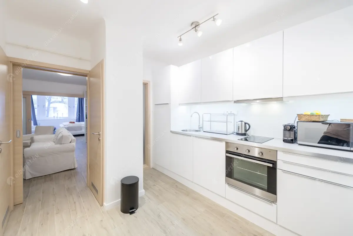 Kiadó albérlet 543000 Ft/hó áron: Budapest, I. kerület  Szentháromság utca. Mérete: 52 nm, 2 szobás | Alberlet.hu - 6337090