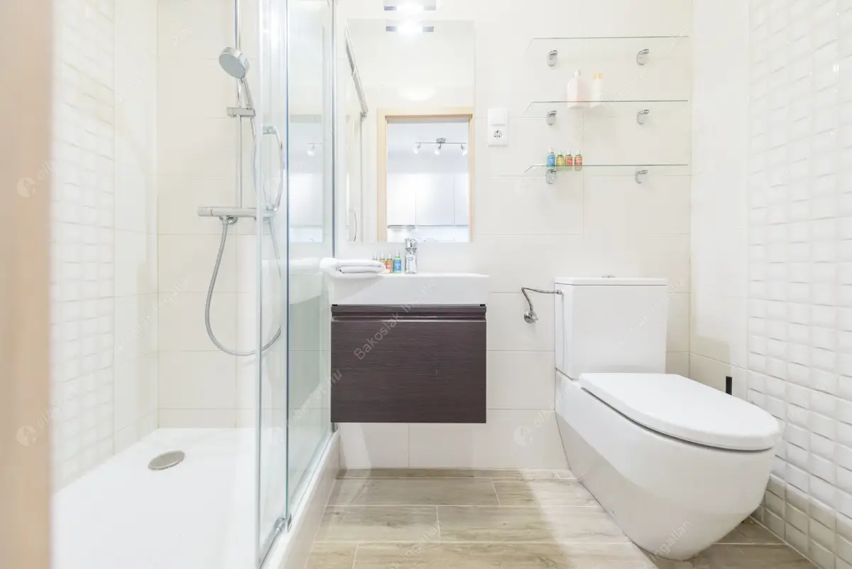 Kiadó albérlet 543000 Ft/hó áron: Budapest, I. kerület  Szentháromság utca. Mérete: 52 nm, 2 szobás | Alberlet.hu - 6337091